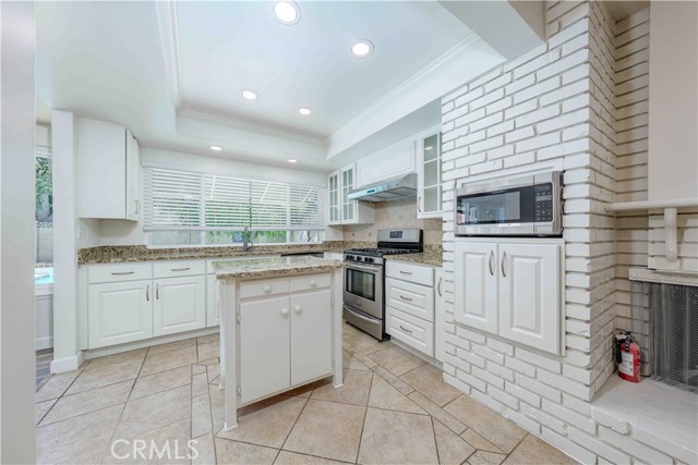 5212 Chablis Circle, Irvine CA: https://media.crmls.org/medias/9fe16137-f4e6-4b0a-beaf-bce5e87c5012.jpg
