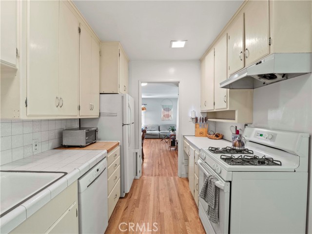 1511 N Maple Street, Burbank CA: https://media.crmls.org/medias/9fe16a85-3999-4a4c-bf37-9117c5ed8e9d.jpg