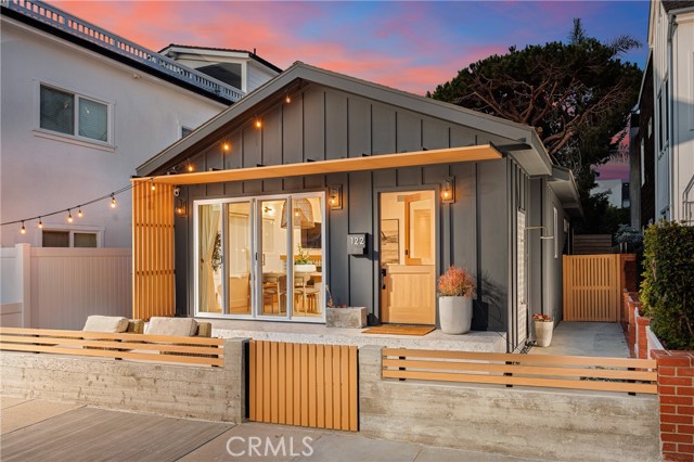 Detail Gallery Image 2 of 33 For 122 E Bay Ave, Newport Beach,  CA 92661 - 2 Beds | 1 Baths