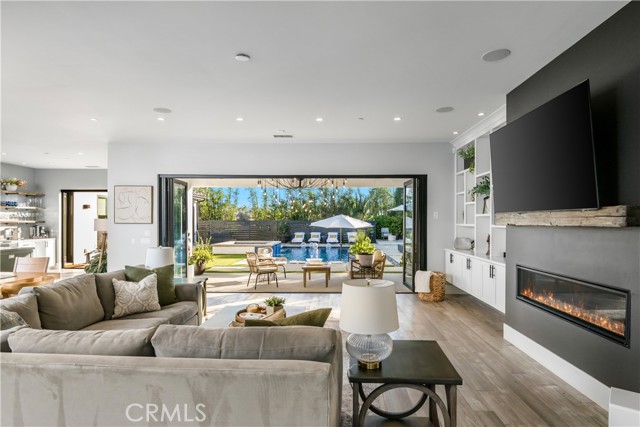 Detail Gallery Image 5 of 64 For 2318 Vista Grande, Vista,  CA 92084 - 5 Beds | 4 Baths