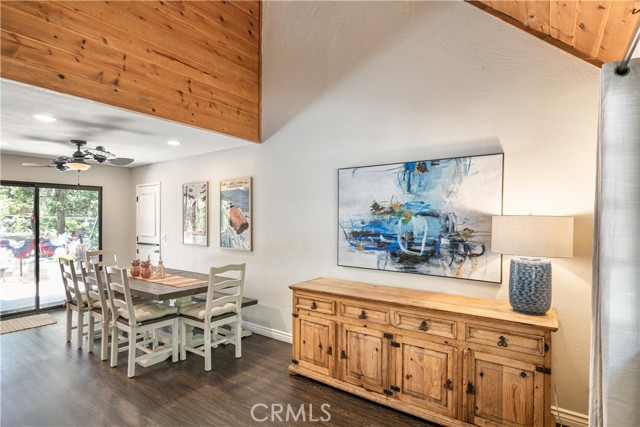 248 Hemlock Drive, Lake Arrowhead CA: https://media.crmls.org/medias/9fe260aa-0862-4738-937a-9d2fde1d1b48.jpg