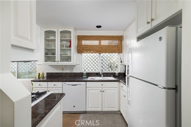 Detail Gallery Image 9 of 18 For 330 Marguerite a,  Corona Del Mar,  CA 92625 - 2 Beds | 2 Baths