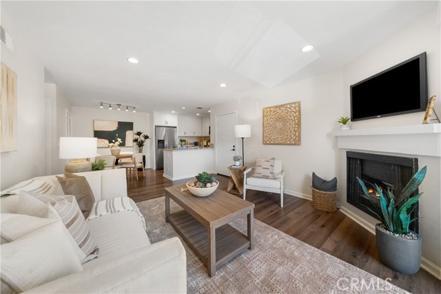 Detail Gallery Image 4 of 22 For 19034 Rockwood, Yorba Linda,  CA 92886 - 2 Beds | 2 Baths