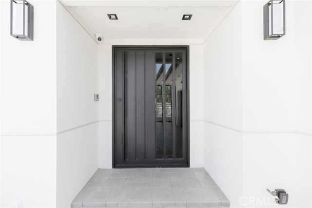 6426 Varna Avenue, Van Nuys CA: https://media.crmls.org/medias/9fe34e05-dd18-4f11-908e-db8c2cbcfc22.jpg
