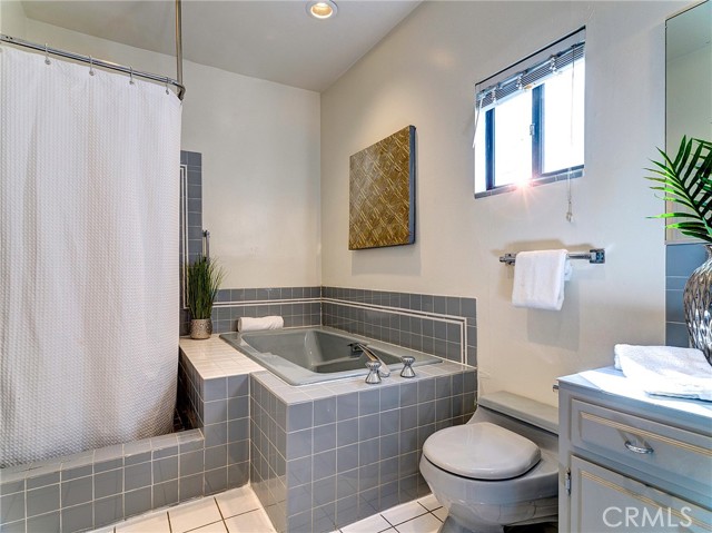 422 8th Street, Hermosa Beach, California 90254, 2 Bedrooms Bedrooms, ,2 BathroomsBathrooms,Residential,Sold,8th,SB23103489