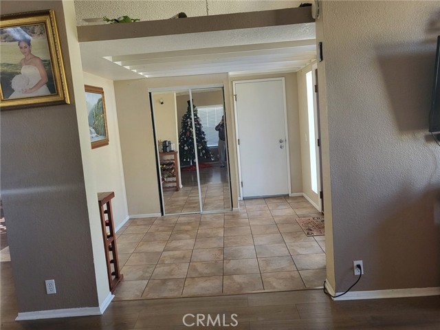 Detail Gallery Image 13 of 18 For 19842 Emerald Creek Dr, Canyon Country,  CA 91351 - 3 Beds | 2 Baths