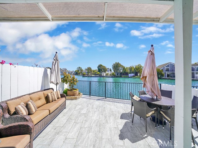 3512 Bravata Drive, Huntington Beach CA: https://media.crmls.org/medias/9fe4f7bb-386f-437b-b2fa-d4dfddc3072a.jpg