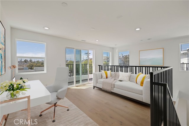 2100 Carnegie Lane, Redondo Beach CA: https://media.crmls.org/medias/9fe645fb-db5e-4ee5-ba12-8c776482aa2c.jpg