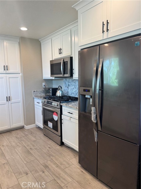 Detail Gallery Image 2 of 21 For 21101 Sitkan Rd, Apple Valley,  CA 92308 - 3 Beds | 2 Baths