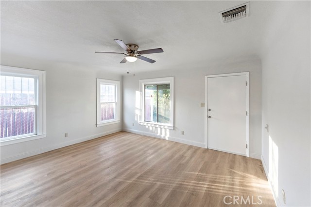 Detail Gallery Image 6 of 22 For 129 W Atchison, Fresno,  CA 93706 - 3 Beds | 2 Baths