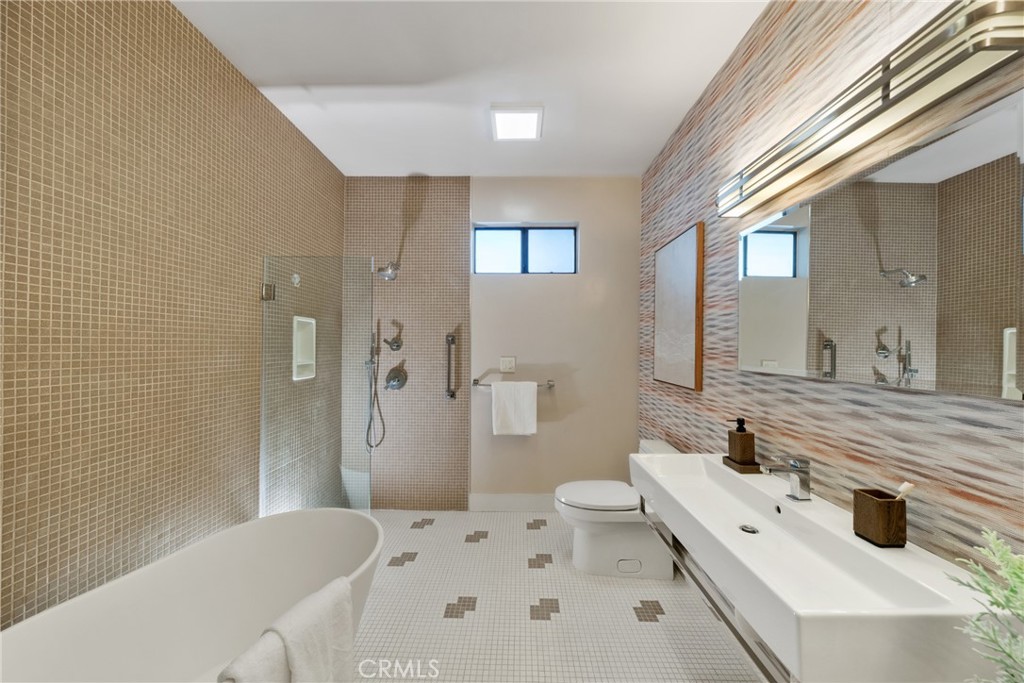 https://media.crmls.org/medias/9fe6d84c-e342-4b56-90ec-2a82f72d5a6d.jpg?preset=X-Large