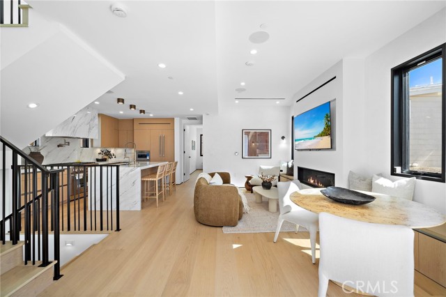 Detail Gallery Image 10 of 54 For 612 1/2 Begonia, Corona Del Mar,  CA 92625 - 2 Beds | 2/1 Baths