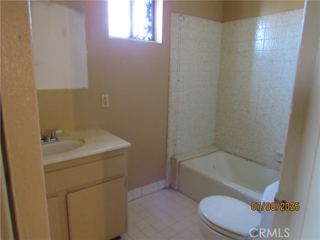 Detail Gallery Image 8 of 30 For 1410 West Stockwell, Compton,  CA 90222 - 5 Beds | 2 Baths