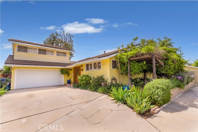 Detail Gallery Image 1 of 23 For 8924 Chimineas Ave, Northridge,  CA 91325 - 4 Beds | 2 Baths