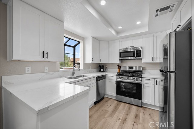 Detail Gallery Image 4 of 38 For 18114 Erik Ct #5131,  Canyon Country,  CA 91387 - 3 Beds | 2 Baths