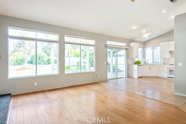 Detail Gallery Image 3 of 23 For 32364 Corte Coronado, Temecula,  CA 92592 - 3 Beds | 2 Baths