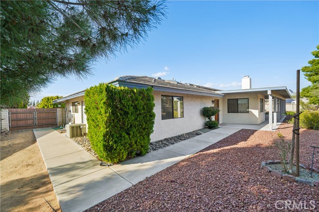 13319 Waco Ln, Apple Valley CA: https://media.crmls.org/medias/9fec596e-ea0d-4ce7-9e3d-86b550f7c83b.jpg