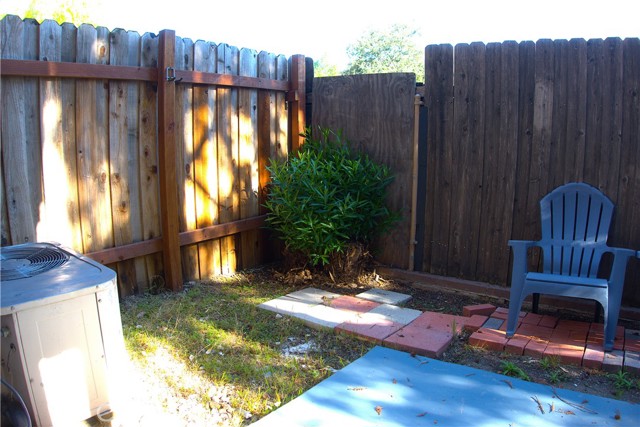 Detail Gallery Image 13 of 24 For 5250 Colodny Dr #12,  Agoura Hills,  CA 91301 - 3 Beds | 3/1 Baths