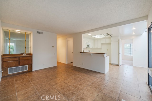 Detail Gallery Image 15 of 43 For 27 Lucero, Irvine,  CA 92620 - 4 Beds | 2/1 Baths
