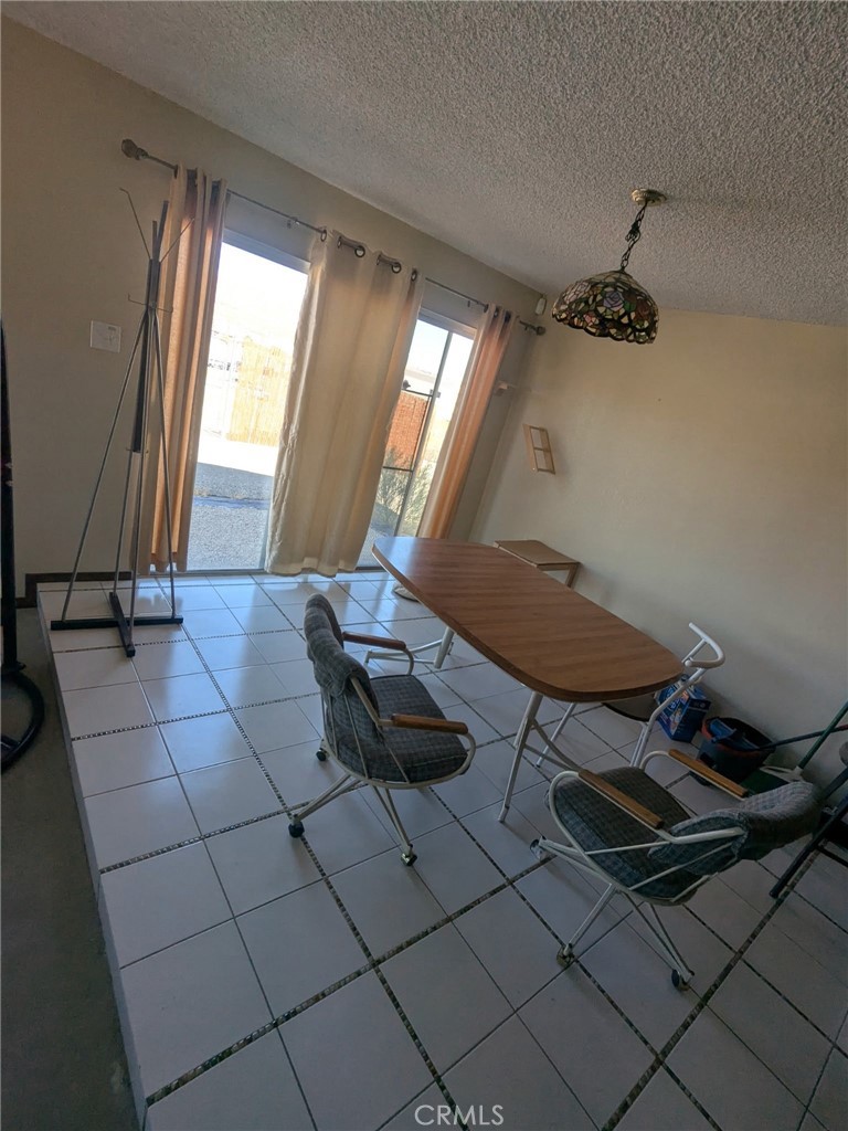 https://media.crmls.org/medias/9fed0695-801a-4480-83c3-a1a80ca20db7.jpg?preset=X-Large