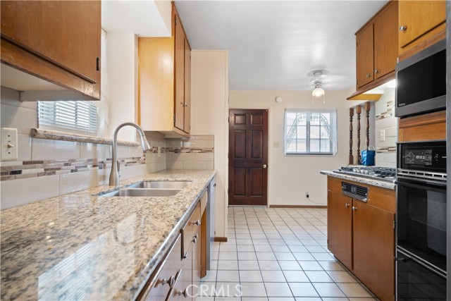 5422 Golondrina Drive, San Bernardino CA: https://media.crmls.org/medias/9fed12eb-9986-4679-9473-c50cb940c405.jpg