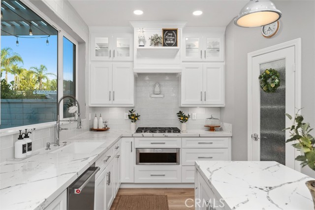 12 La Perla, Lake Forest CA: https://media.crmls.org/medias/9fed1595-92d9-42d1-99f4-afab08a9bf6d.jpg