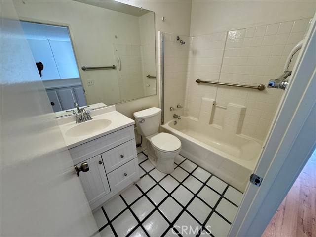 Detail Gallery Image 16 of 39 For 2001 via Como #103,  Corona,  CA 92881 - 2 Beds | 2/1 Baths
