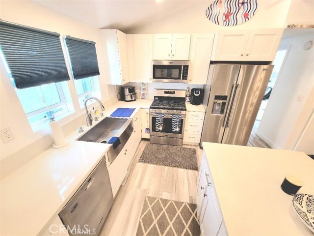 Detail Gallery Image 9 of 36 For 21752 Pacific Coast Hwy. 20a,  Huntington Beach,  CA 92646 - 2 Beds | 2 Baths
