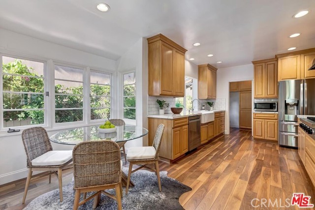 Detail Gallery Image 9 of 29 For 384 N Bonhill Rd, Los Angeles,  CA 90049 - 3 Beds | 3/2 Baths