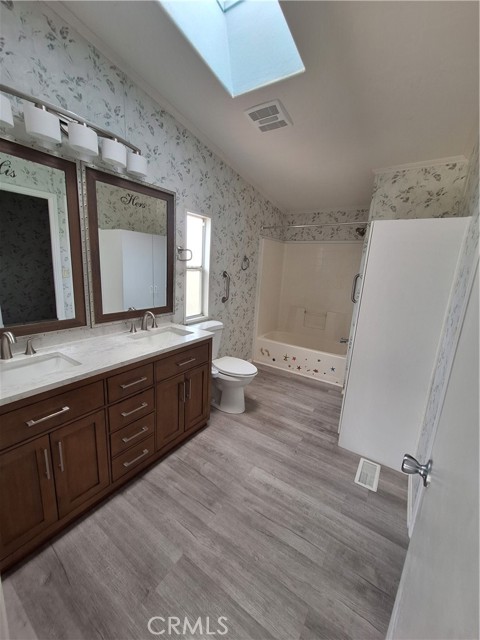 350 E San Jacinto Avenue, Perris CA: https://media.crmls.org/medias/9fee3e4d-a9a2-47f6-91cf-77a16d8924b4.jpg