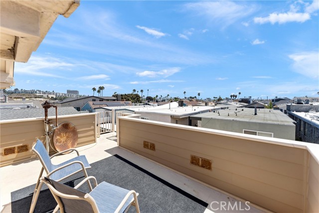 Detail Gallery Image 26 of 36 For 126 47th Street #1,  Newport Beach,  CA 92663 - 3 Beds | 2/1 Baths