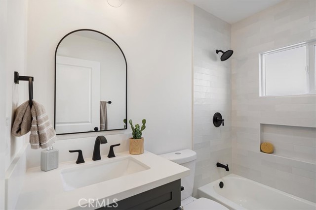 Detail Gallery Image 14 of 25 For 4529 Abbey Pl, Los Angeles,  CA 90019 - 2 Beds | 2 Baths