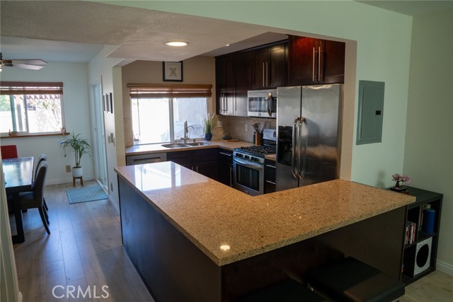 54 Oval Road, Irvine CA: https://media.crmls.org/medias/9fefa9eb-fd73-46de-9cd7-e098248b7399.jpg