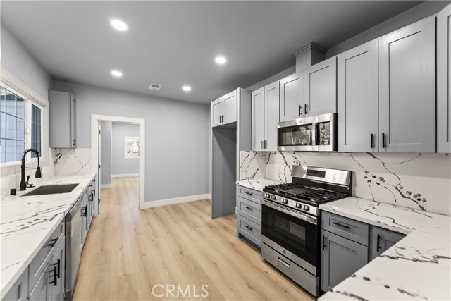 Detail Gallery Image 8 of 52 For 379 Buena Loma, Altadena,  CA 91001 - 7 Beds | 4 Baths