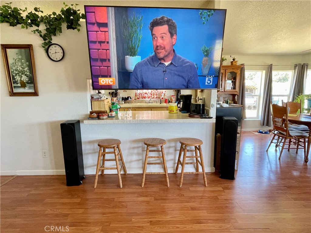 https://media.crmls.org/medias/9ff0ff40-b446-4e62-88ea-0d6c1c0eced1.jpg?preset=X-Large