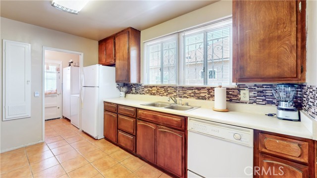 Detail Gallery Image 13 of 33 For 1934 W 108th St, Los Angeles,  CA 90047 - 4 Beds | 2 Baths
