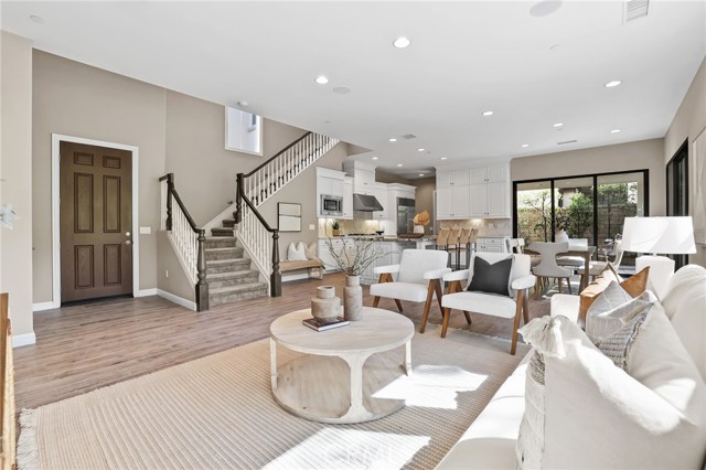 Detail Gallery Image 9 of 63 For 33 Castellana, Lake Forest,  CA 92630 - 4 Beds | 3 Baths