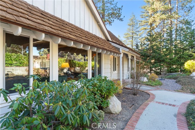 Detail Gallery Image 3 of 68 For 27685 High Knoll Rd., Lake Arrowhead,  CA 92352 - 4 Beds | 4 Baths