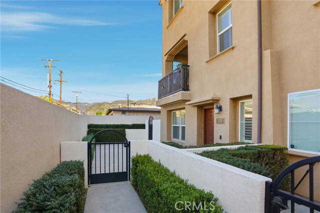 Detail Gallery Image 5 of 34 For 811 N Dalton Ave #105,  Azusa,  CA 91702 - 4 Beds | 3/1 Baths