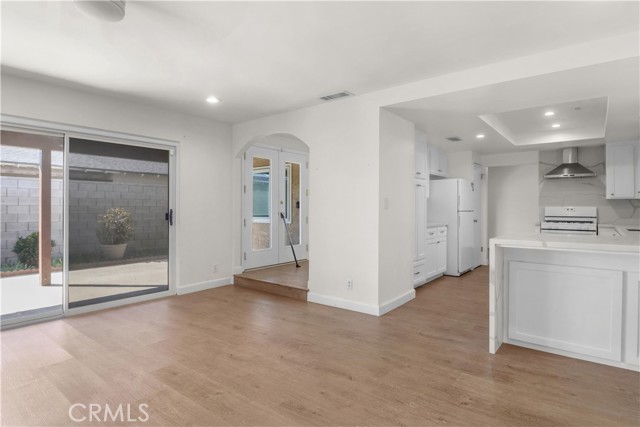 10829 Firmona Avenue photo 8