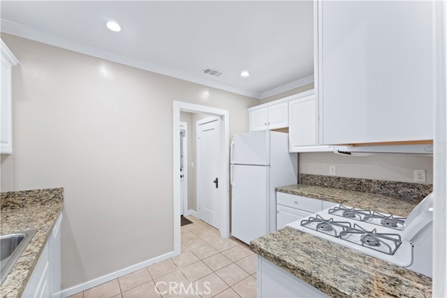 Detail Gallery Image 11 of 21 For 219 N Center St, Orange,  CA 92866 - 2 Beds | 2 Baths