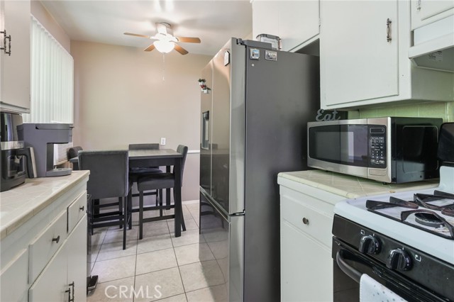 251 E Center Street, Covina CA: https://media.crmls.org/medias/9ff5815a-cb80-4d1b-a956-1fe6271526d0.jpg