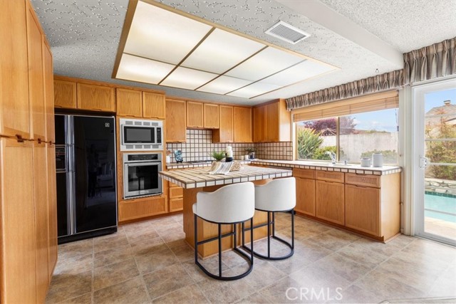 3521 Fern Circle, Seal Beach CA: https://media.crmls.org/medias/9ff67fe2-ceb8-44e4-91a5-f0eed4b641a3.jpg
