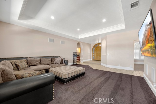 8277 Macron Street, Oak Hills CA: https://media.crmls.org/medias/9ff6f1ac-8eff-4832-99e9-490e2eb1aec2.jpg