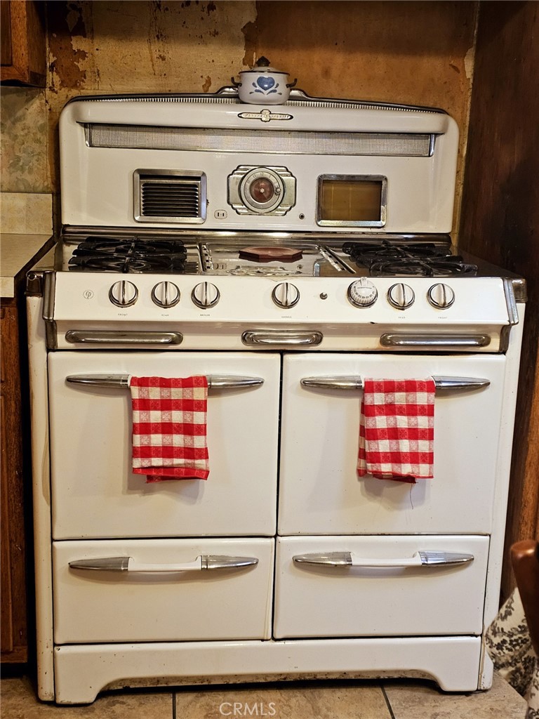 https://media.crmls.org/medias/9ff6f262-559f-4518-8a98-4bb7539a1aac.jpg?preset=X-Large