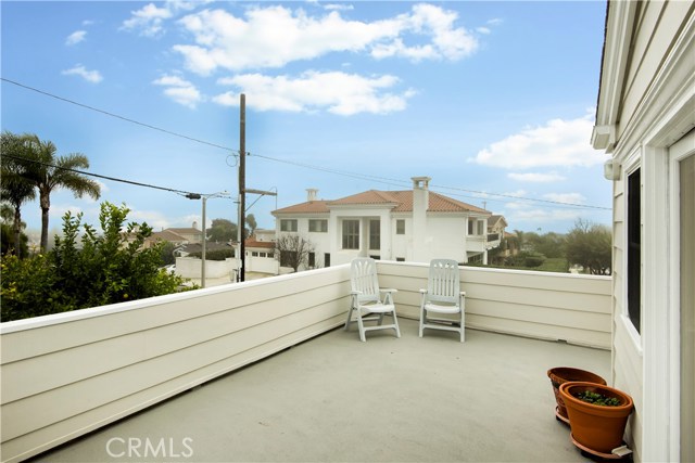 1028 Ynez Avenue, Redondo Beach, California 90277, 4 Bedrooms Bedrooms, ,2 BathroomsBathrooms,Residential,Sold,Ynez,SB17031296