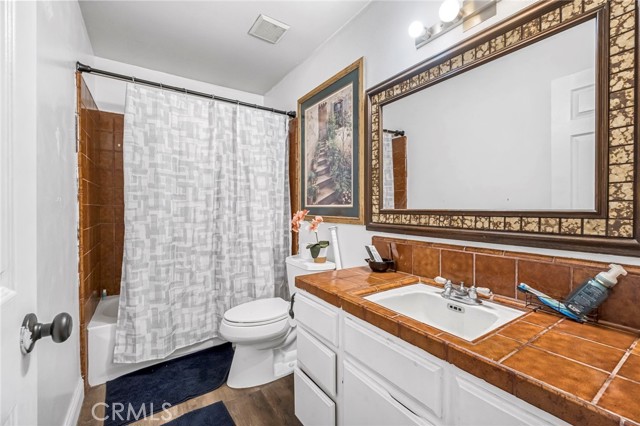Detail Gallery Image 15 of 25 For 1751 W Santa Ana, Fresno,  CA 93705 - 2 Beds | 2/1 Baths