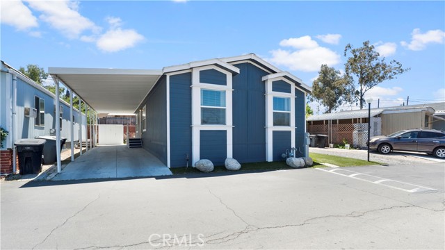 300 Ellis Street, Lake Elsinore CA: https://media.crmls.org/medias/9ff7d4ec-aa7b-4fa5-8284-086ed98e434f.jpg