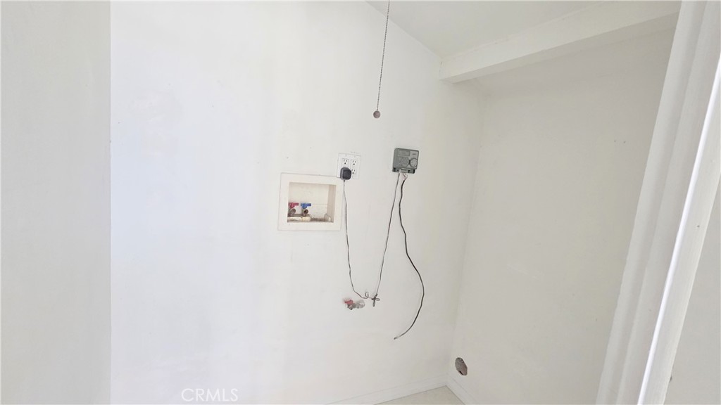 https://media.crmls.org/medias/9ff8b089-699a-4445-92e1-e4e733e7e247.jpg?preset=X-Large