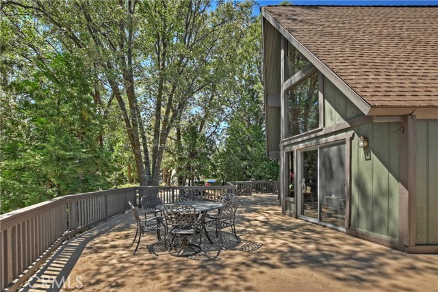 Detail Gallery Image 11 of 69 For 273 Shasta Dr, Lake Arrowhead,  CA 92317 - 5 Beds | 5 Baths